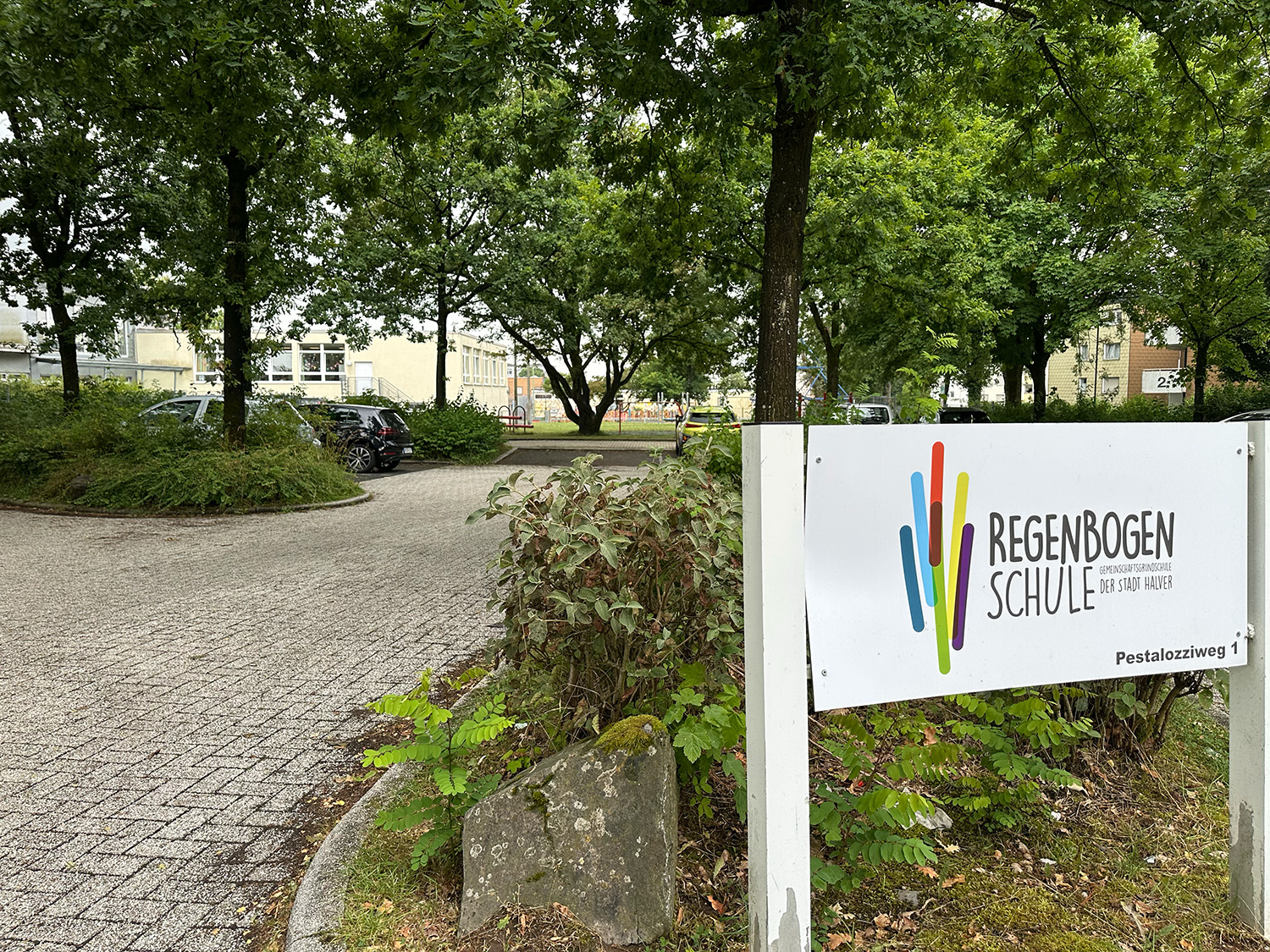 Der Schulhof der Regenbogenschule soll umfassend erneuert werden. Die CDU bef�rwortet und unterst�tzt die Pl�ne ausdr�cklich. Mit Blick auf die schwierige Haushaltslage der Stadt, solle der Bauumfang aber genau gepr�ft werden (Foto: CDU)