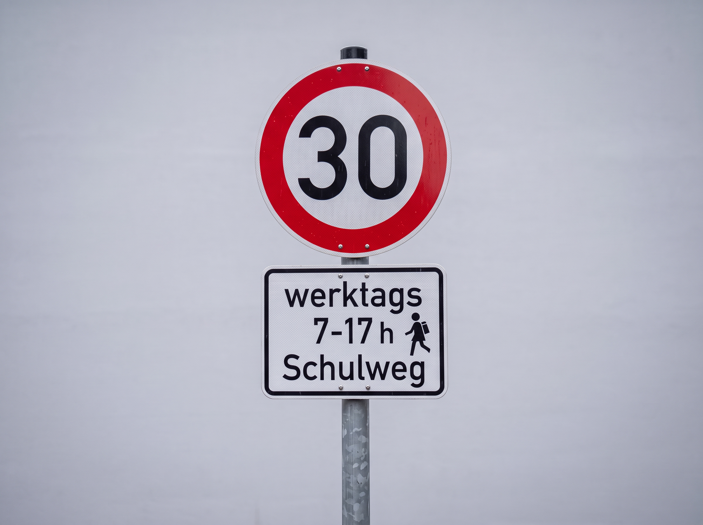 Die neuen Tempo-30-Schilder sind in Halver aufgestellt. Die CDU machte nun auf eine fehlerhafte Beschilderung im Bereich Anschlag aufmerksam (Foto: CDU / AF)